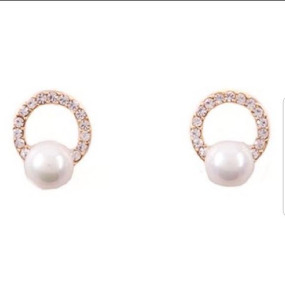 Crystal pearl loop earrings - Picture 3 of 3